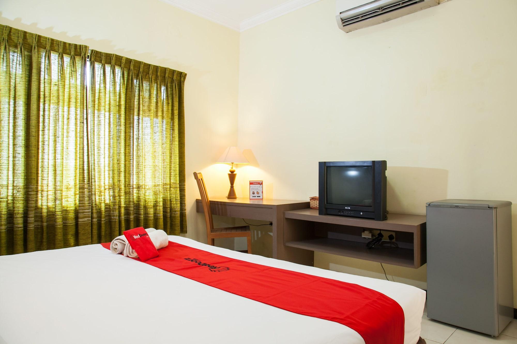 Reddoorz Near Gubeng Station Hotell Surabaya Exteriör bild