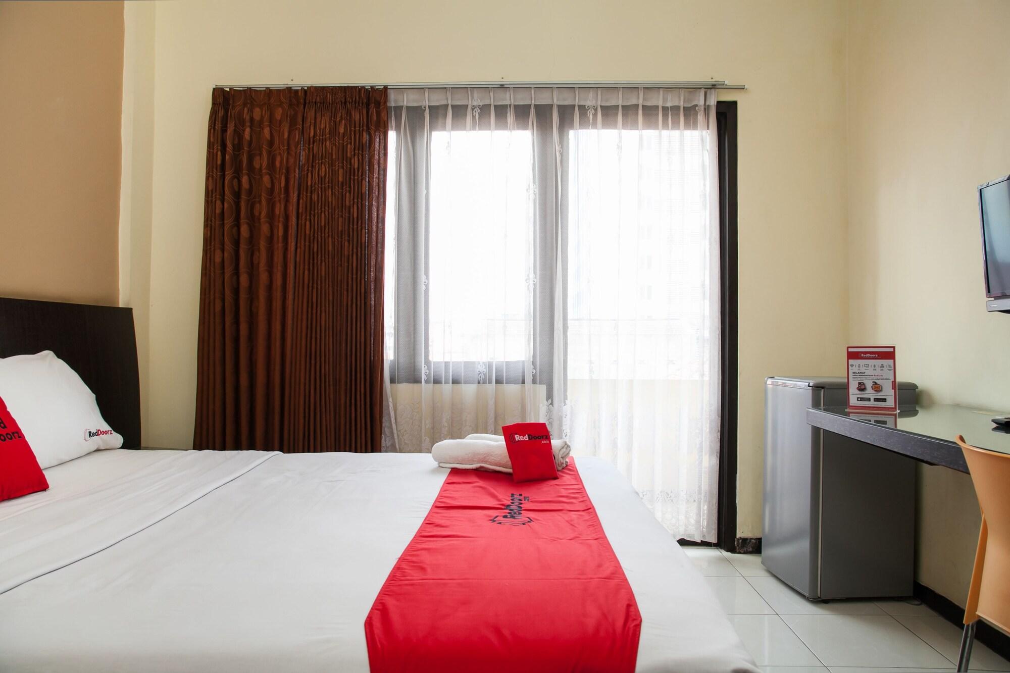 Reddoorz Near Gubeng Station Hotell Surabaya Exteriör bild