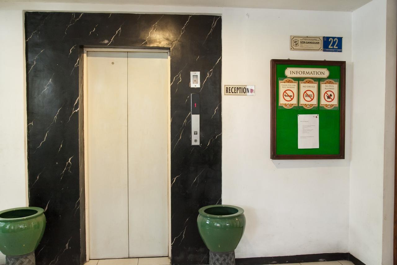 Reddoorz Near Gubeng Station Hotell Surabaya Exteriör bild