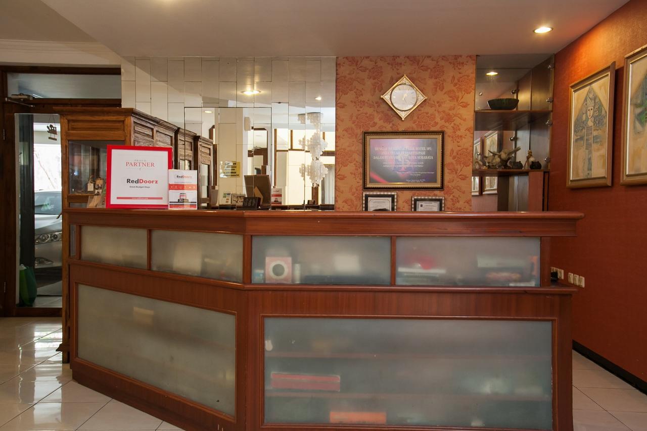Reddoorz Near Gubeng Station Hotell Surabaya Exteriör bild