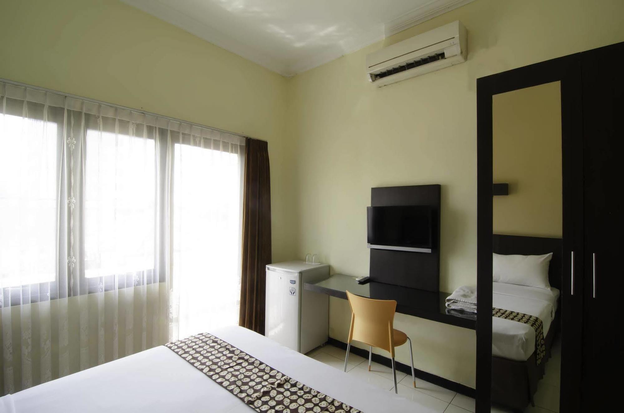 Reddoorz Near Gubeng Station Hotell Surabaya Exteriör bild